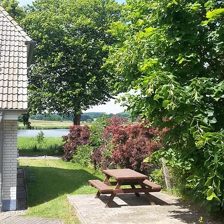 Am Neuensiener See *